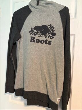 Roots Two-Tone Gray and Charcoal Beaver Logo Sweatshirt